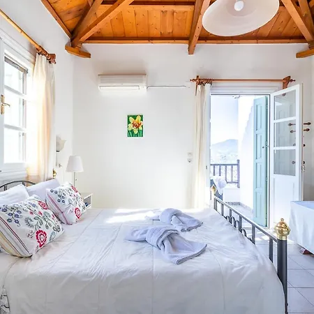 Sleeps 2 With Pool And Air Con