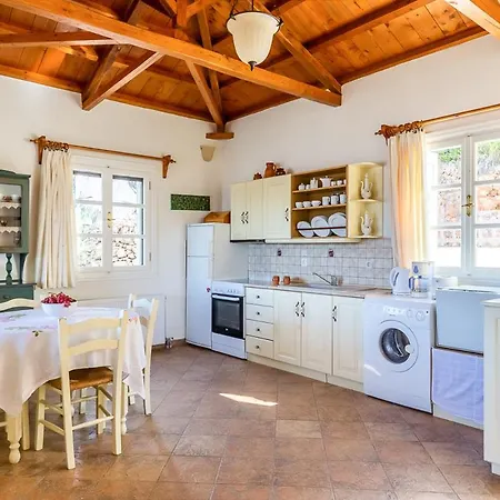 Sleeps 2 With Pool And Air Con Villa *